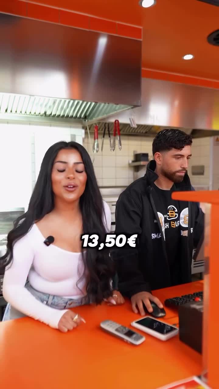 Zu viel Trinkgeld? 😄💸 Da geben wir ALLES, um euch zurückzurufen! 😂✨ Das…