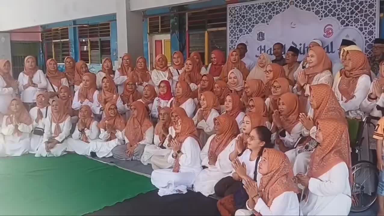 #Halal Bihalal Warga RW 06dihadiri RW dan staf RT dan staf dan i Ibu ibu Dasa…