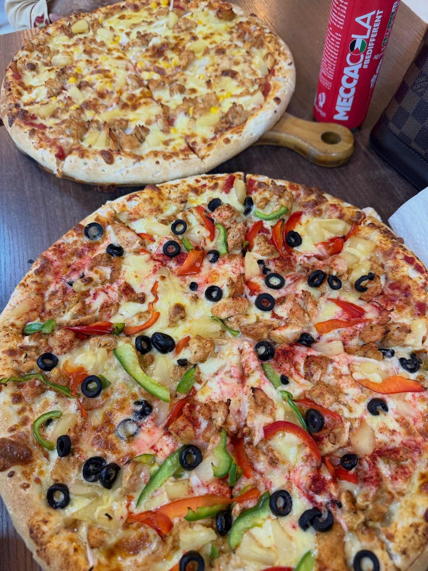 It’s pizza time! 🍕 . . . #pizza #mauritiusfood #halalfood #portlouis #foodlover