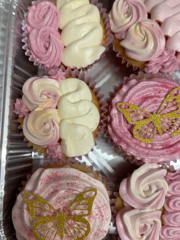 Baby girl cupcakes finished off with cute little butterflies 🦋🥹!! Welcoming a…