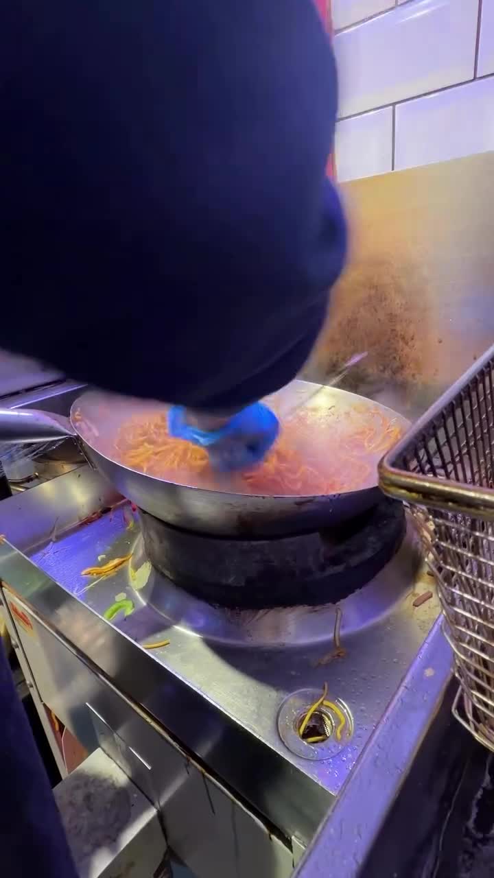 Wok fired 🔥 Proper sauce 🍜 Big portions, no shortcuts #streetfood…