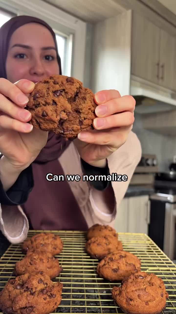 Date sugar chocolate chip cookies 🍪 Ingredients: ½ cup (115 g) unsalted…