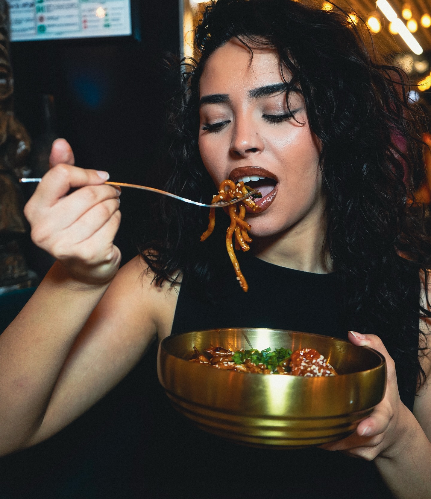 🍜 Et si ton prochain voyage… commençait dans ton assiette ? Chez YAM YAM, on…