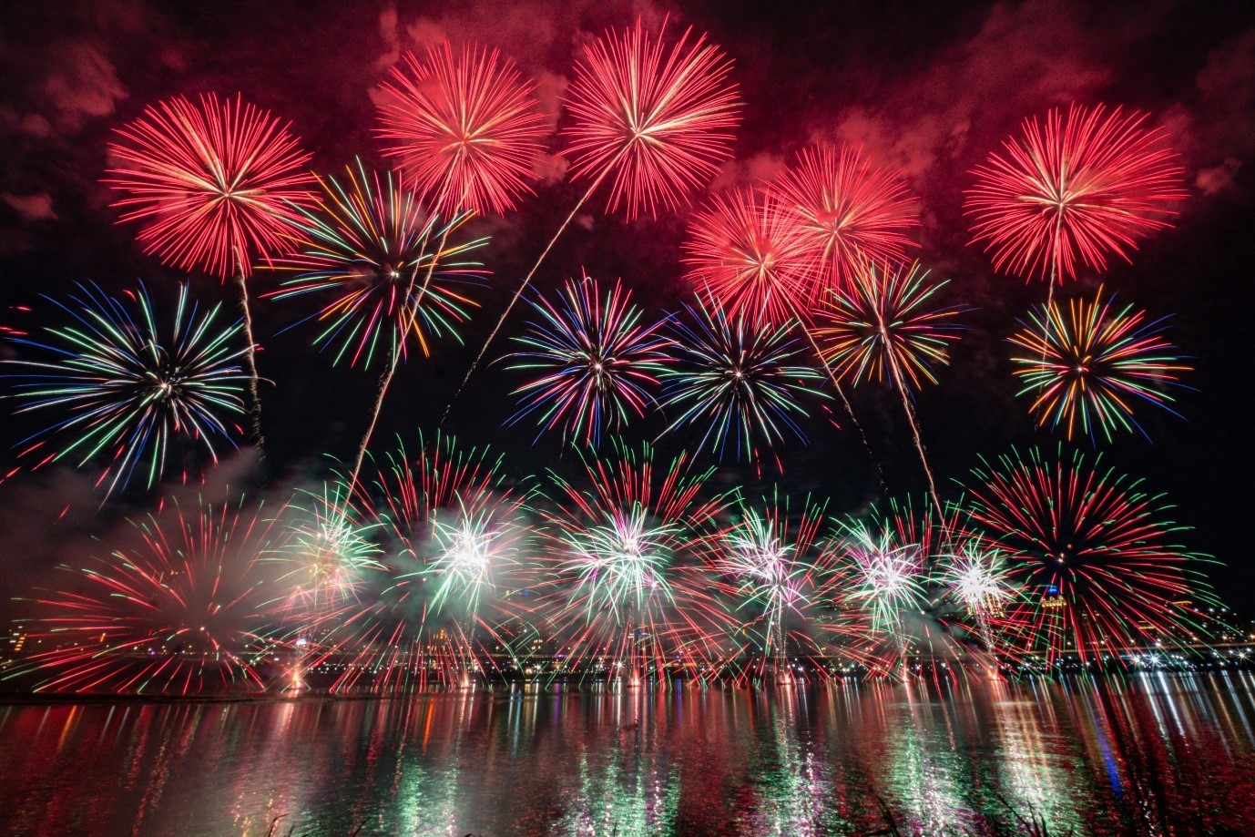 Fireworks in the sky

Description automatically generated